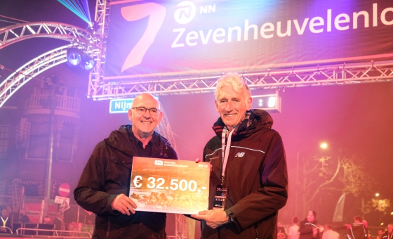 De Bastei ontvangt cheque van Stichting Zevenheuvelenloop