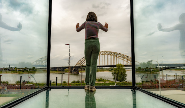 Glazen erker voor bezoekers met lef!