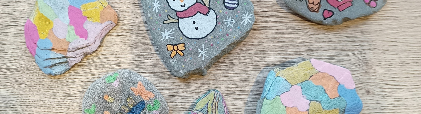 Beschilderde stenen.
