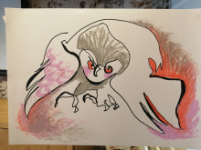 Een kunstzinnige tekening van een uil met paarse, roze en oranje accenten. 