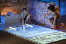 Kinderen spelen spel in de Waalzaal